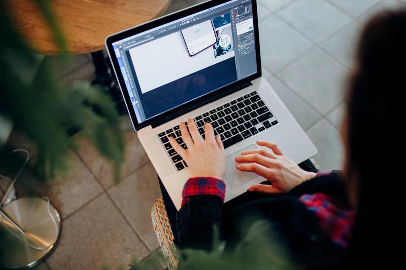 Workations y Nómades Digitales: Cómo Adaptar tu Alquiler Temporal para Este Mercado en Crecimiento