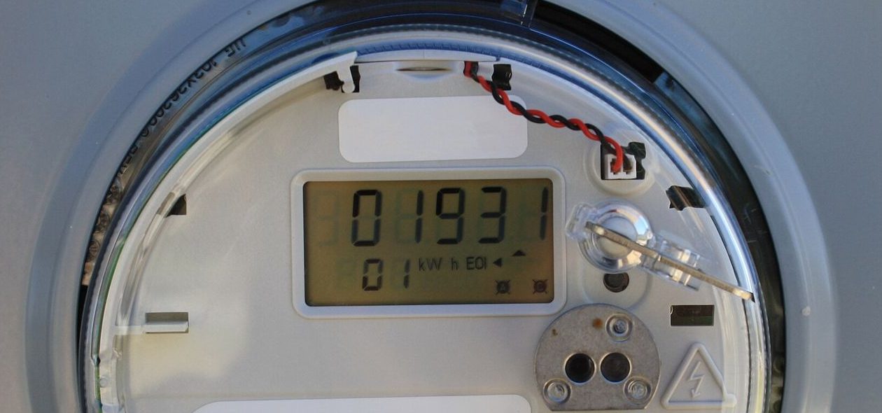 Lectura de kWh en el visor de un medidor eléctrico