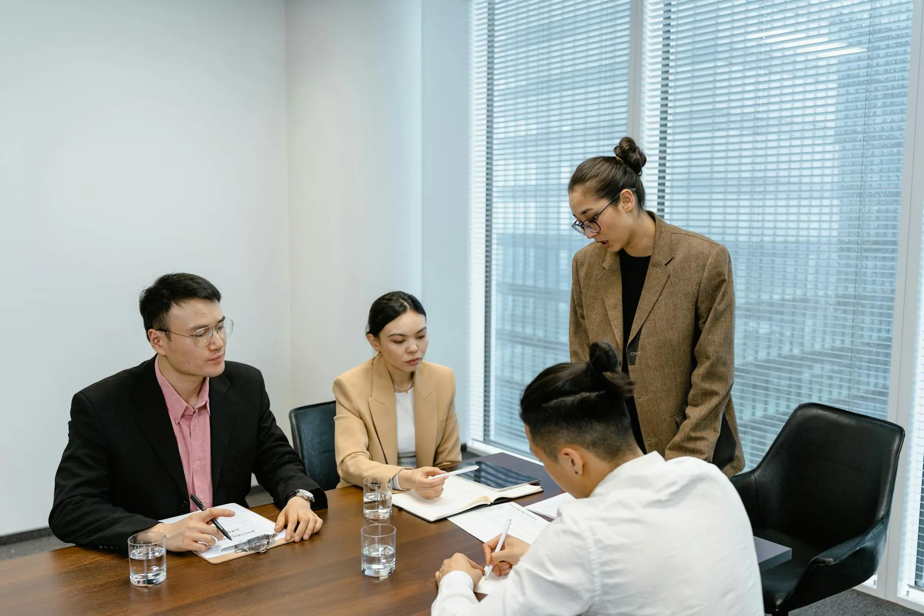 Equipo de gestión trabajando
