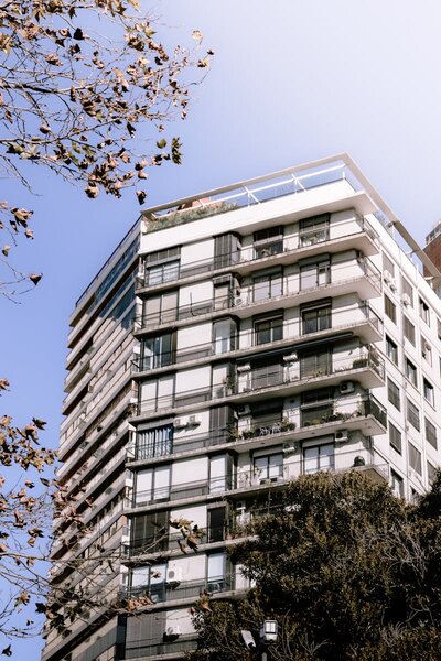 Casos de Éxito en Argentina: Hosts que Escalaron de 1 a 10+ Propiedades