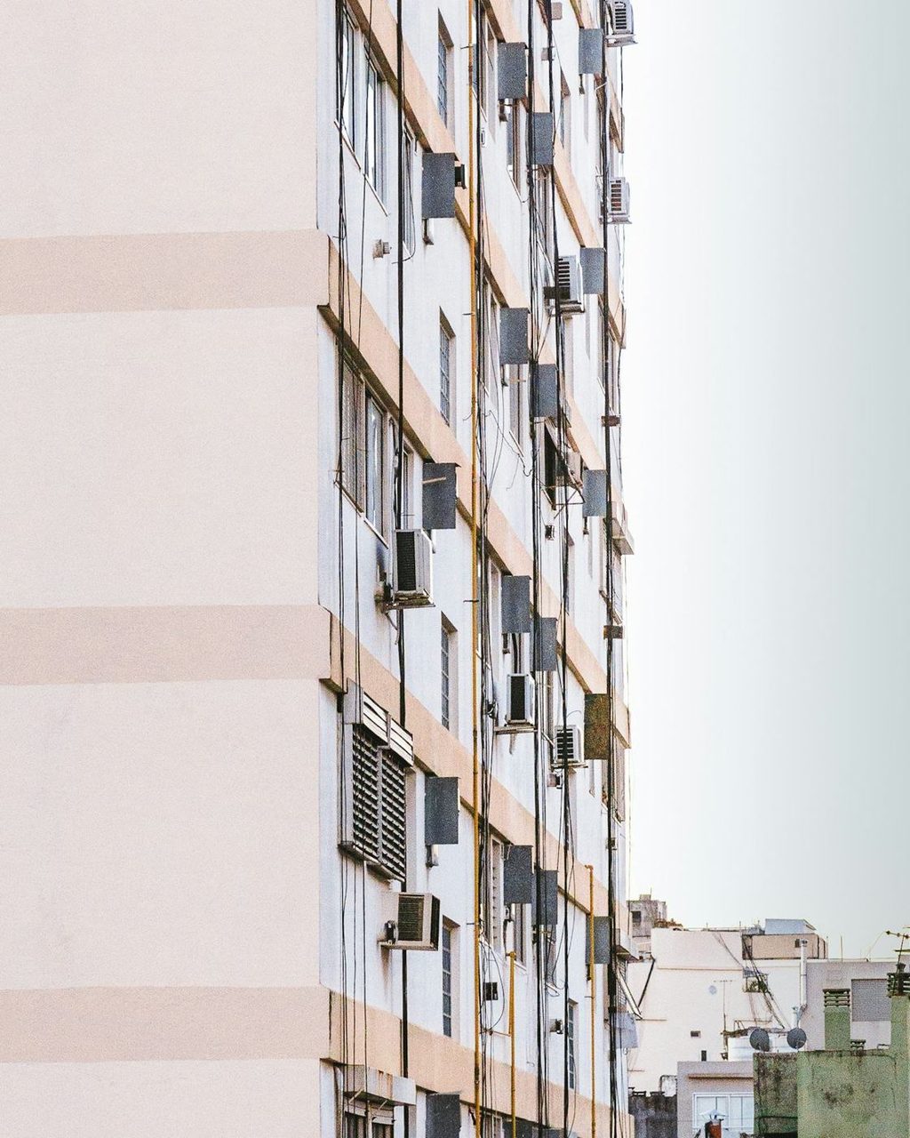 Fachada de un edificio de departamentos en Buenos Aires