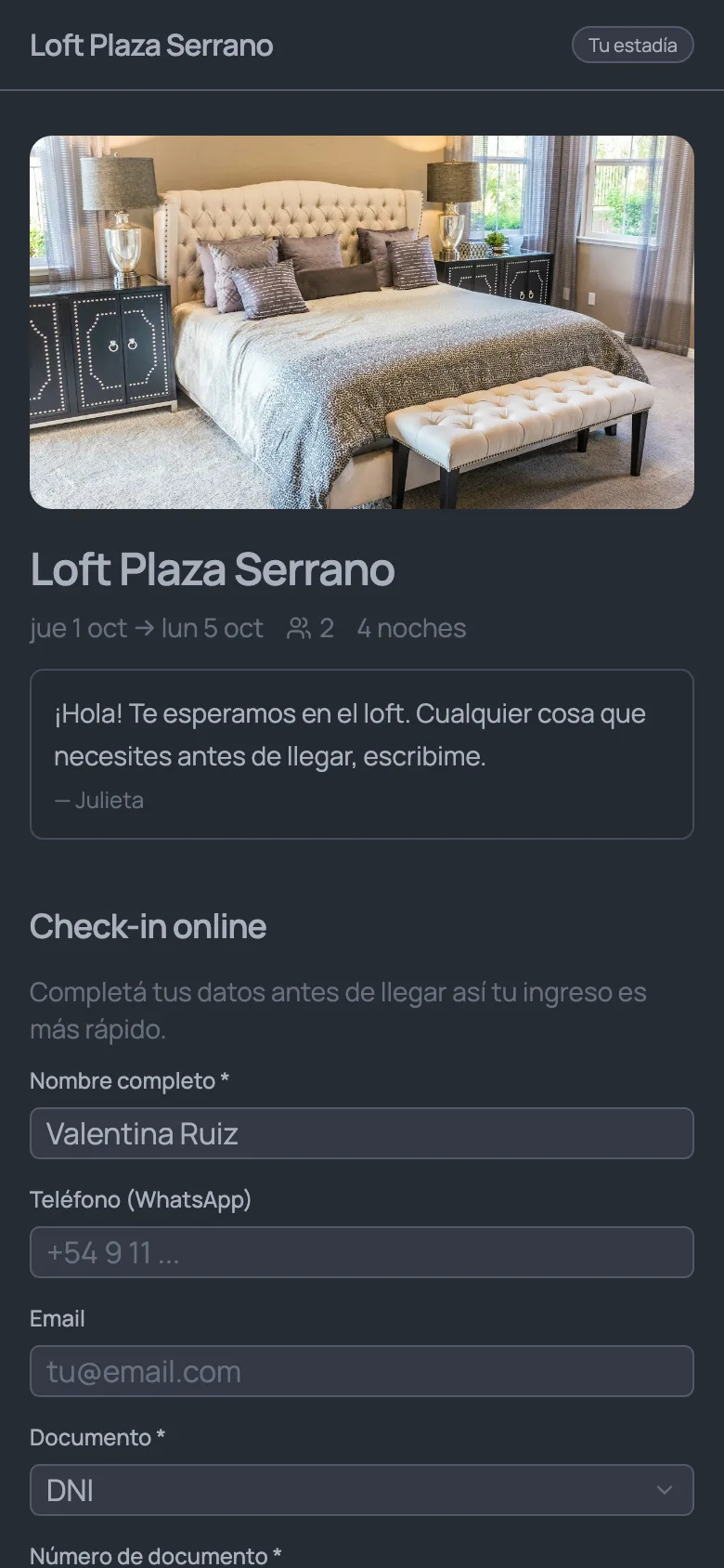 Página del huésped en el celular, con la foto de la propiedad, las fechas de la estadía y el formulario de check-in
